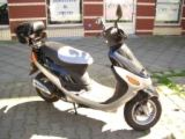 Verkaufe flotten Motorroller 50ccm mit Werksgarantie - Motorraeder und Teile nach Marken - berlin