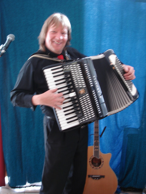 Akkordeonspieler Mr. Woddy aus dem Hönnetal, Musik wie die Kirmesmusikanten für  - Sonstige Anzeigen - Balve