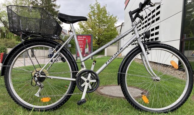 Damenfahrrad MTB Fischer, Räder 26 Zoll, Rahmenhöhe 49½ cm, 18 Gänge, Klingel - Fahrraeder - München