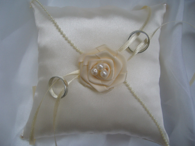 Ringkissen bezaubernd Obermaterial Satin - Kleidung Schmuck Accessoires - Berlin