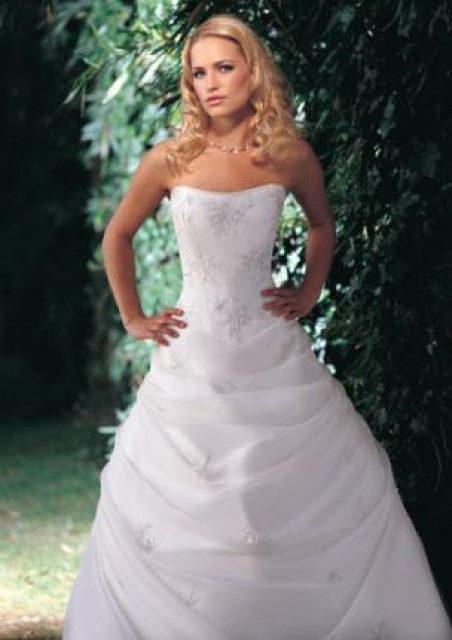 Verkaufe ein Brautkleid der Marke Demetrios - Kleidung Schmuck Accessoires - Berlin