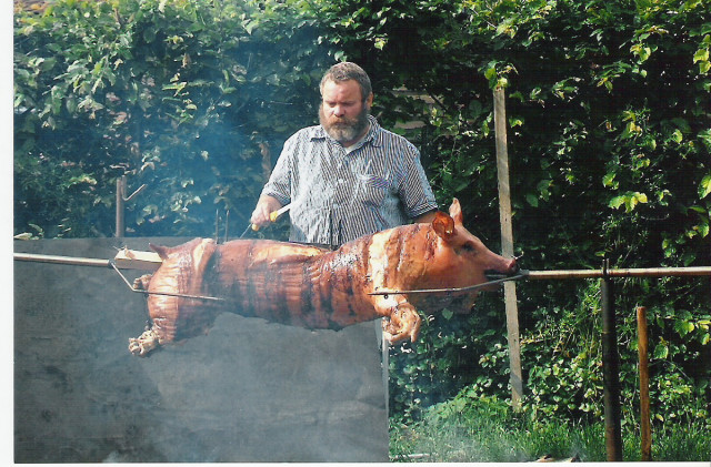 Highlight Ihrer Feier Schwein am Spieß oder gebackenes Spanferkel  - Essen Trinken Genuss - Büssen