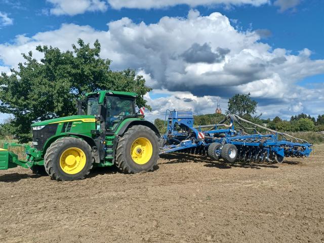 Exklusiv mit einem modernen Traktor auf dem Feld  - Veranstaltungen Termine - Potsdam
