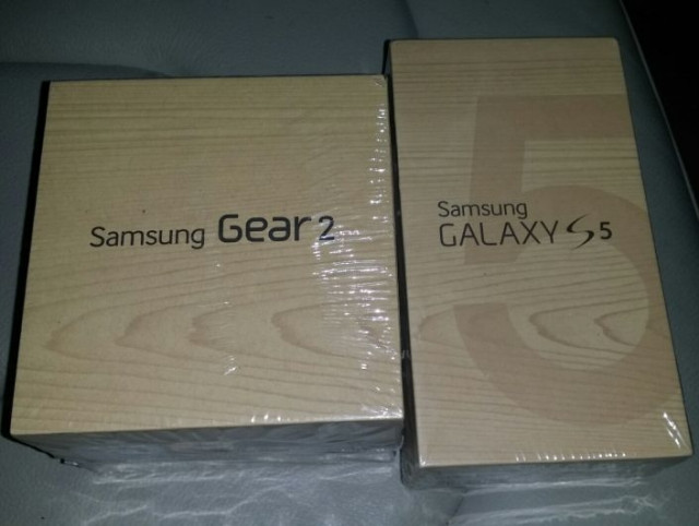 Original Samsung Galaxy S5 plus Gear 2 - Telekommunikation - Berlin