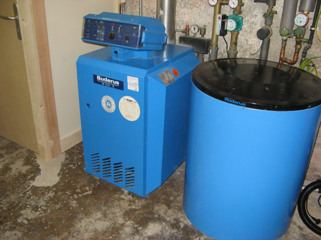 Heizungsanlage Buderus 24 KW Ecomatic mit Boiler - Handwerk Hausbau Garten - Bad Elster