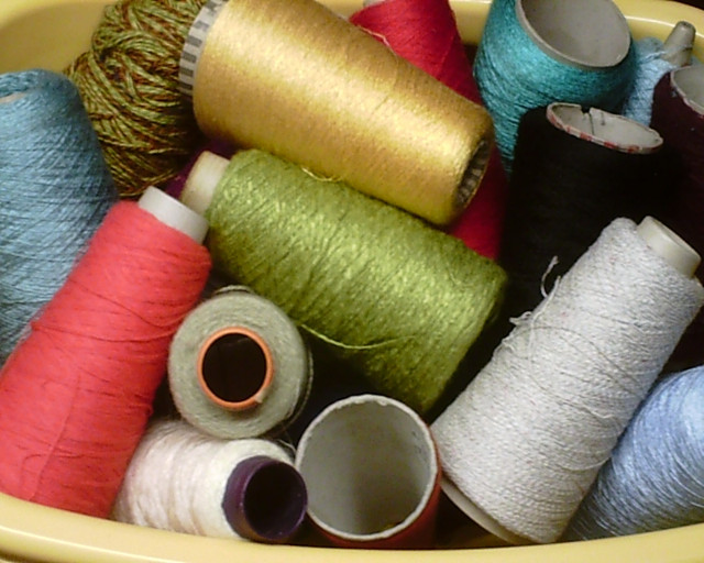 Hand- u. Strickmaschinengarne auf Konen aufgespult 100 Gramm ab 1,00 € - Sonstige Anzeigen - Berne