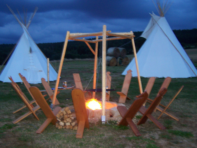 Indianertipi mit großer Grillstelle zu verkaufen - Camping - Küps