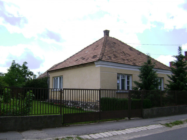 Familienhaus in Ungarn/Bakonygebirge zu verkaufen - Immobilien - Veszpr m