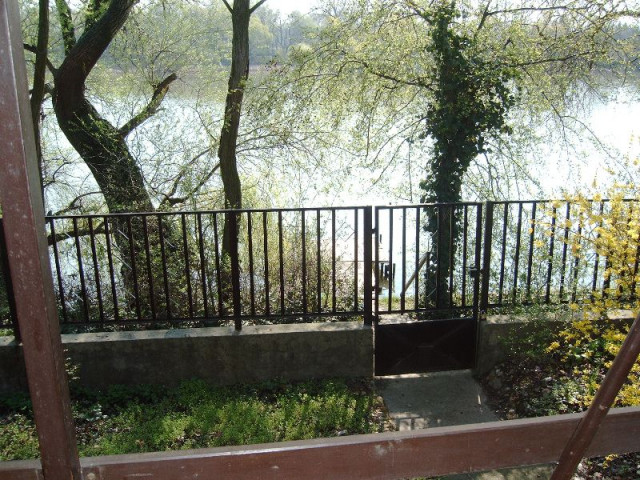 Ungarn,Haus direkt an der Donau, Nähe Budapest Top Lage - Immobilien - Nagold