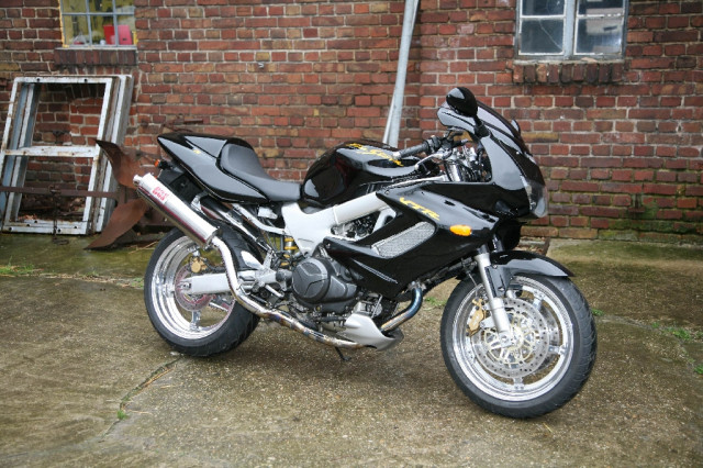 Honda VTR1000 Firestorm Streetfighter - Motorraeder und Teile nach Marken - Paderborn