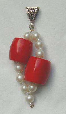 Korallenanhänger mit Zuchtperlenkranz - Kleidung Schmuck Accessoires - Stemmen