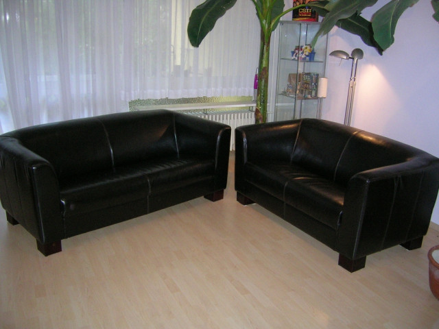 2. und 3. braune neue Ledercouch - Moebel Haushalt - Berlin