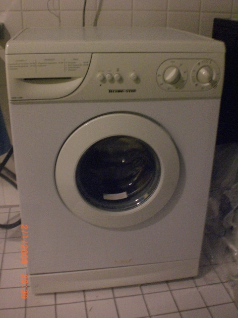 Voll funktionstüchtige waschmaschine