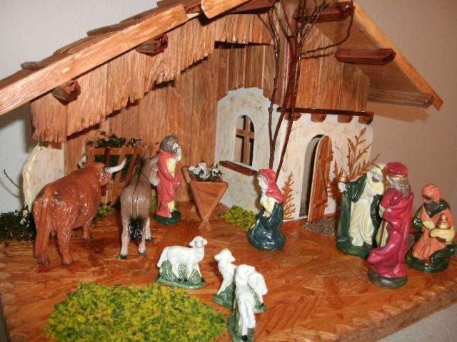 Handgearbeitete wunderschöne Weihnachtskrippe aus Birnbaumholz - Modellbau - dornstadt