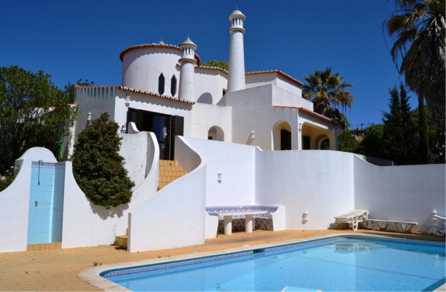 2272  Villa mit Pool in Carvoeiro an der Algarve in Portugal - Immobilien - Carvoeiro