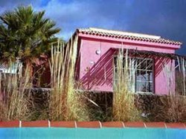 Terrasse, Gartendusche, Gill  Kinderspielplatz auf La Palma, Bungalow MORANI - Ferienwohnung Haus - Stockerau