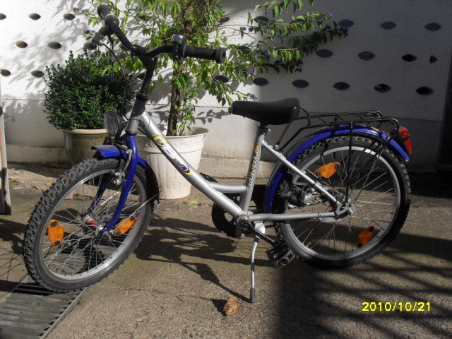 2x fahrräder ähnlich 20 Zoll - Fahrraeder - remagen