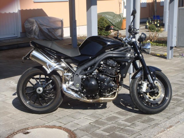 Speed Triple 1050 Bj. 2008 schwarz - Motorraeder und Teile nach Marken - München