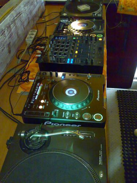 Neue Pioneer CDJ-1000MK3 * Technics SL-1210MK5 * Denon DN-D4500 - Musik - england