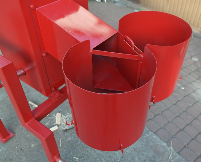 Häcksler für Schlepper mit Sacksystem für zwei Säcke  1410 EUR - Handwerk Hausbau Garten - Bodensee