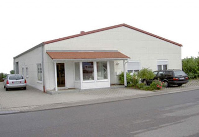 Gewerbeobjeckt - Immobilien - Massenbachausen
