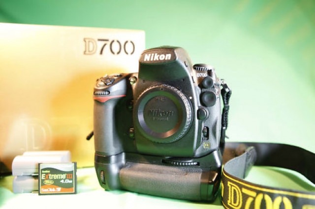 NIKON D-700 mit Nikon Batteriegriff  - Foto Film Cam Optik - Kassel