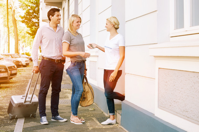 Wir unterstützen Sie bei der kurzzeitigen Vermietung über airbnb, Wimdu, 9flats  - Dienstleistungen Business Gewerbe - Düsseldorf