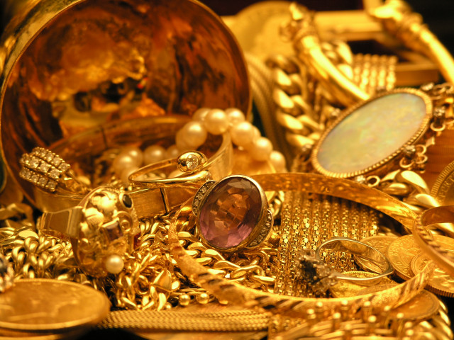 Ständiger Edelmetallankauf von Gold, Silber & Platin in Bielefeld, Herford, Güte - Kleidung Schmuck Accessoires - Bielefeld