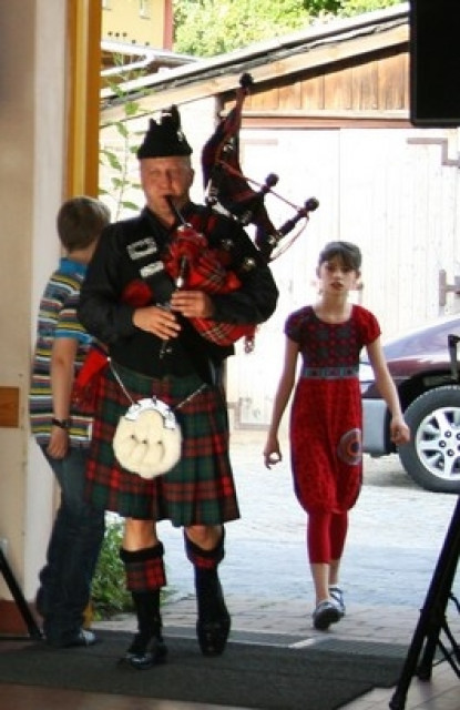 * * * * * DUDELSACKSPIELER / BERLIN / DIREKT BUCHEN Tel. 0176-50647666  / Dudels - Musik - Berlin