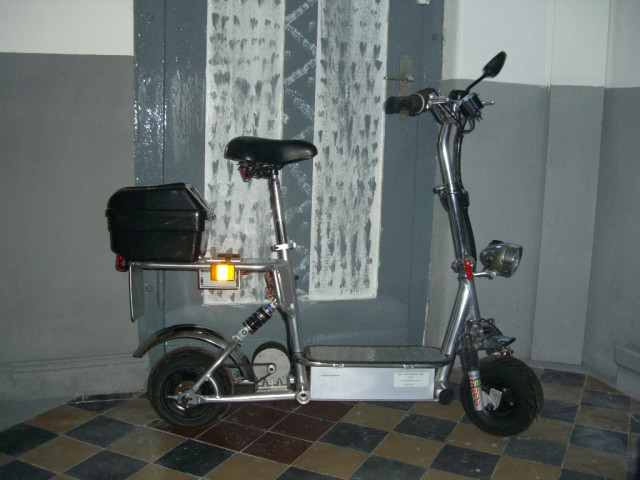 Elektro Scooter / Roller mit Strassenzulassung - Motorraeder und Teile nach Marken - Herne