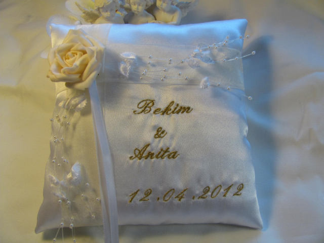 Ringkissen WEISS m.NAME+DATUM *PERLEN TRAUM * - Kleidung Schmuck Accessoires - Berlin
