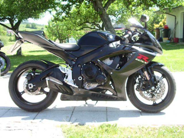 Verkaufe Motorrad Suzuki 750 GSXR - Motorraeder und Teile nach Marken - Lawalde-Kleindehsa