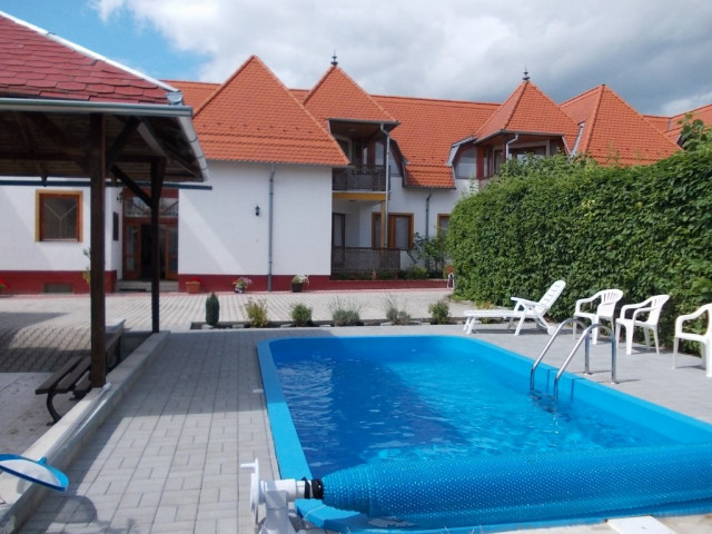 Kapitalanlage mit Pool in Ungarn am Plattensse zuverkaufen - Immobilien - Balatongyörök