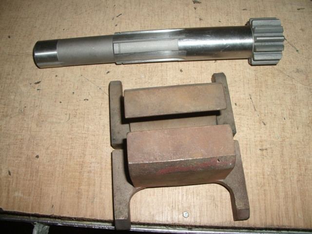 Ritzelwelle Drehmaschinen TUJ ,TUM,TUR,TUD,TR,TPK;TCG ,TUG ,TUR 50,63,630  ,1516 - Buero Geschaeft - Bralin