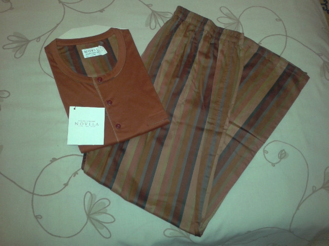 Neuer, original verpackter Pyjama in Gr.: 56 von Novila, NP 119,00 EUR - Kleidung Schmuck Accessoires - Berlin
