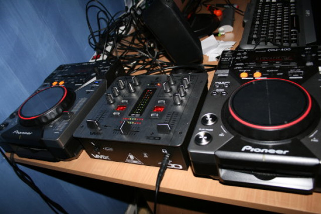 2 x Pioneer CDJ-400 Pro Player und Pioneer DJM-400 Mixer mit Blue Flight Case 85 - Musik - bern