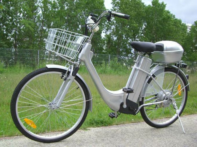 Luxus Elektro- Cityfahrrad 26  Zoll mit 250W Motor Inklusive Korb und Topcase  - Promotion Pressemitteilungen - Essen