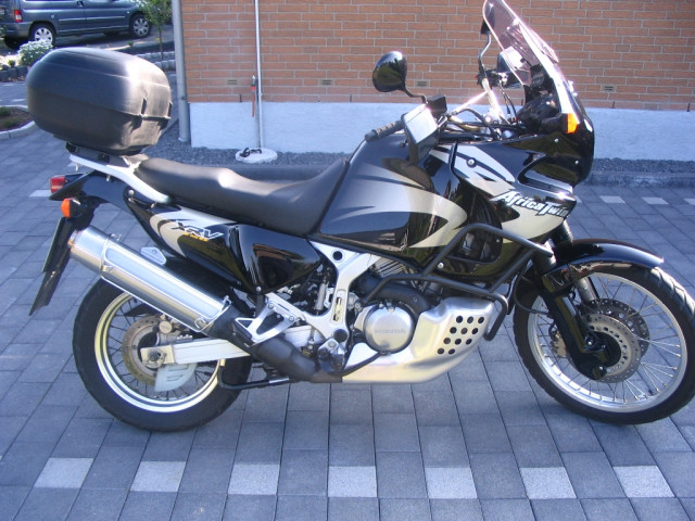 XRV 750 AFRICA TWIN Bj. 2001 schwarz RD-07 - Motorraeder und Teile nach Marken - Bergheim