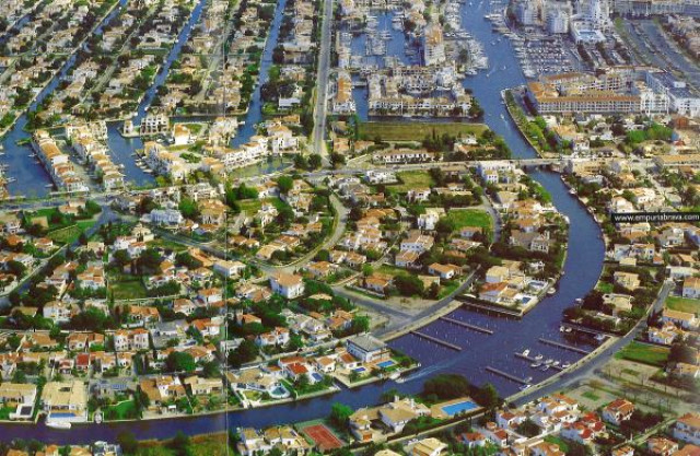Leben und arbeiten in einem Urlaubsparadies - Immobilien - EMPURIABRAVA