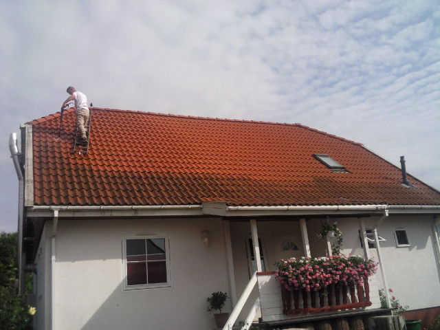 Dachreinigung...Dachbeschichtung - Handwerk Hausbau Garten - kiel