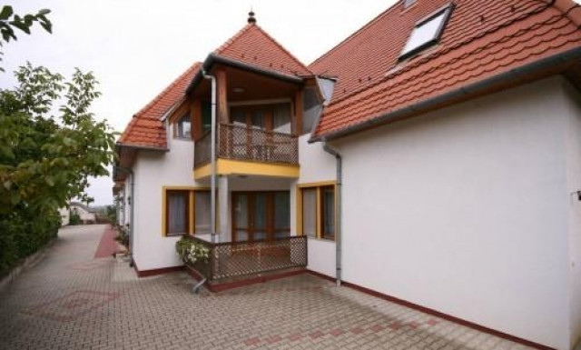 LANGZEITMIETE  IN  UNGARN  AM  PLATTENSEE  BEIM  KURORT  H VIZ - Immobilien - Balatongyörök