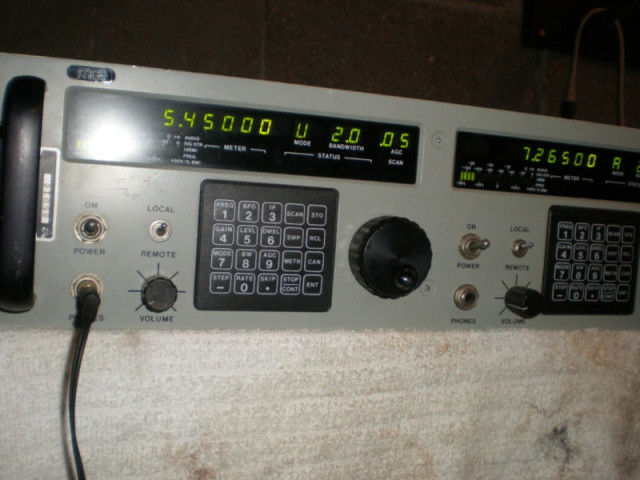 Cubic R3030 - dual receiver 5 kHz 30 MHz AM/LSB/USB/CW/FM  - Sammlungen - Lichte
