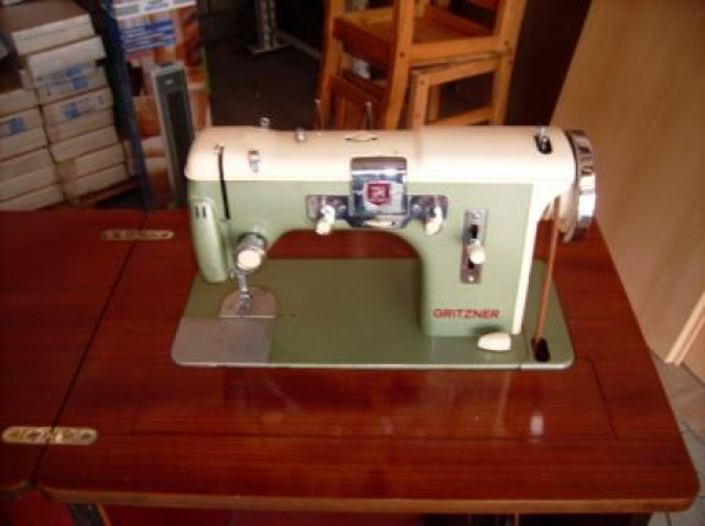 Schöne Alte Nähmaschine von Gritzner ca. 40 bis 50 Jahre alt. - Moebel Haushalt - Kamp-Lintfort