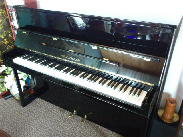 Ibach Klavier B-114 Classic glatter Oberrahmen Schwarz poliert. - Musik - Gevelsberg
