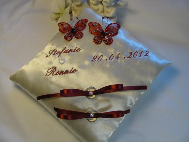 Ringkissen m. bordeaux Schmetterlinge - Kleidung Schmuck Accessoires - Berlin