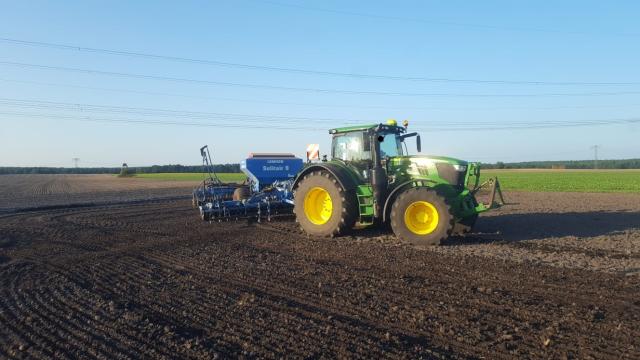 Exklusiv: Auf dem Acker einen modernen Traktor selbst fahren!  - Eintrittskarten Tickets - Potsdam