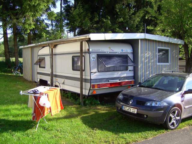Verkaufe  Wohnwagen Hobby 530 TK Bj.92 mit Stellplatz und festem Vorzelt - Camping - Eningen
