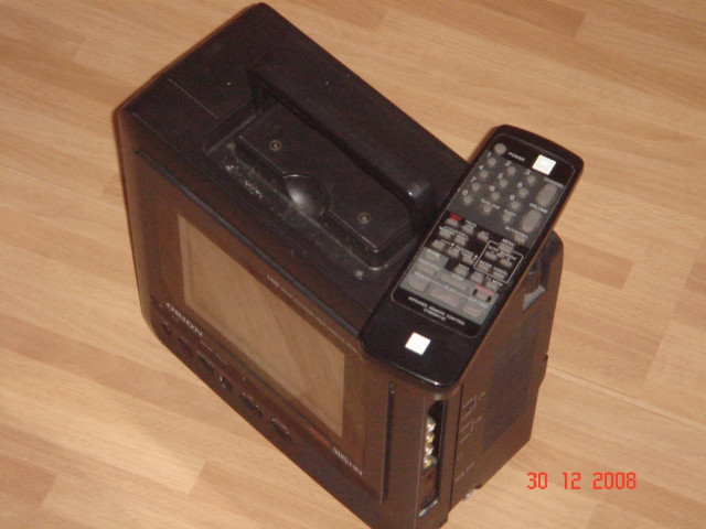 LCD Color TV Video Combi portable (tragbarer LCD-Flachbild-TV mit VHS-Videorekor - Tv Hifi Video Audio - Frankfurt