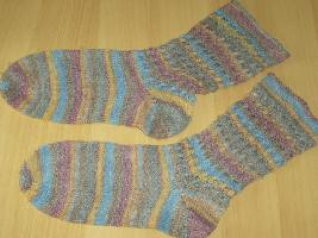 Strickservice - selbstgestrickte Socken und Schals - Hobby Spiele - Coburg