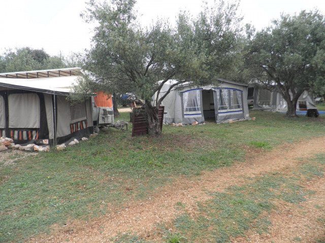 Kroatien - kleines Familiencamp für Tierschen und Menschen bei Sibenik - Camping - Zagreb